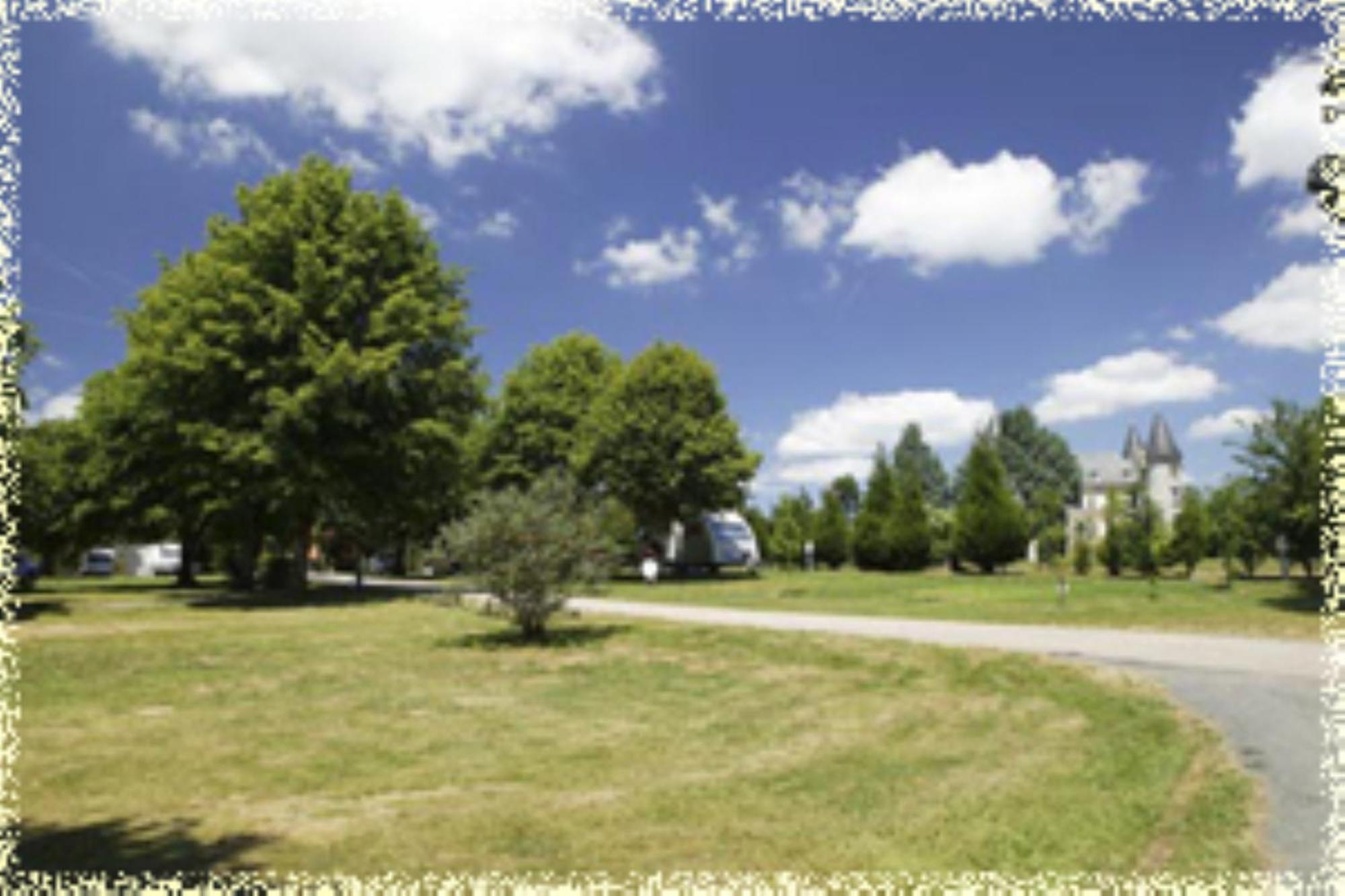 Hotellerie De Plein Air Camping Leychoisier Bonnac-la-Cote Luaran gambar
